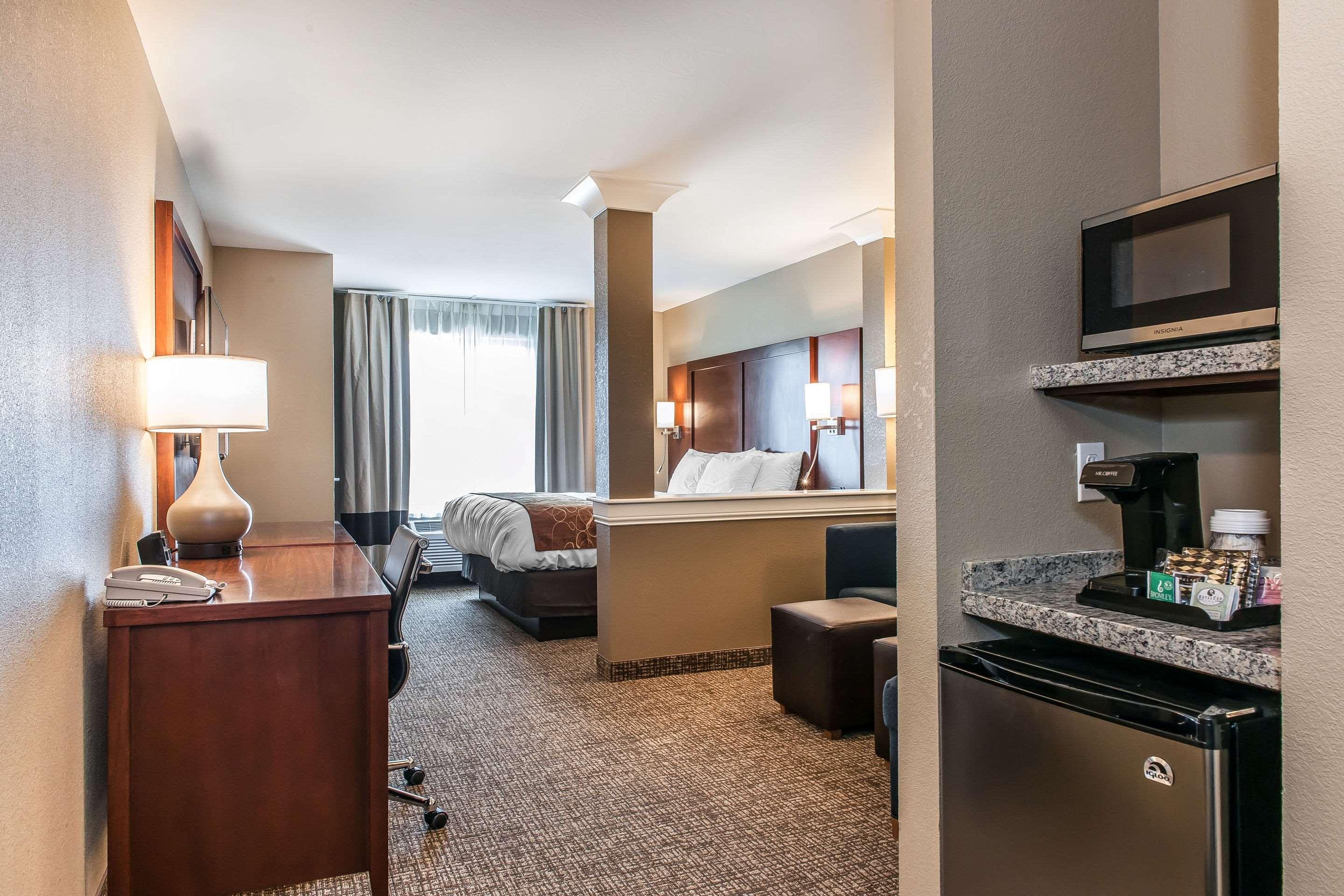 Comfort Suites Rensselaer Near Fair Oaks Εξωτερικό φωτογραφία